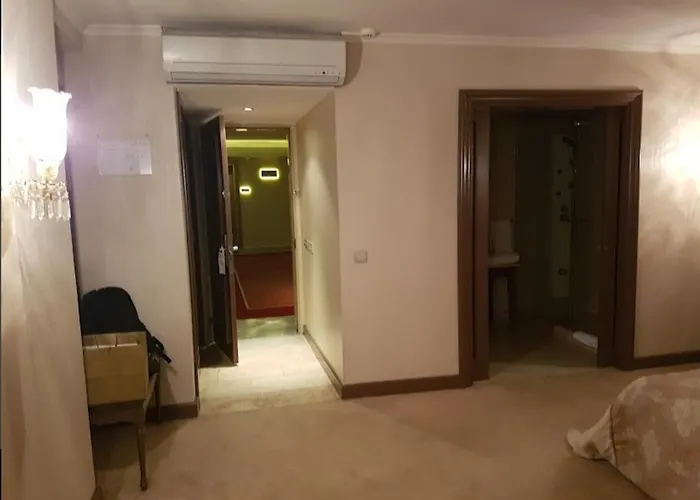 Hotel Basri فندق 3*