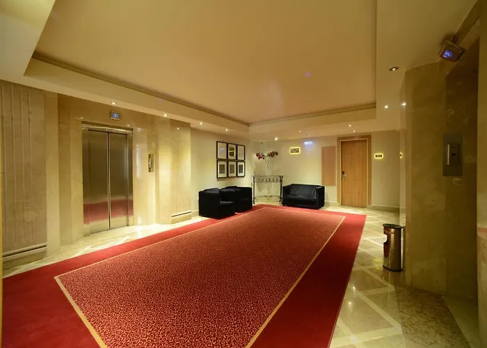 فندق Hotel Basri 3*