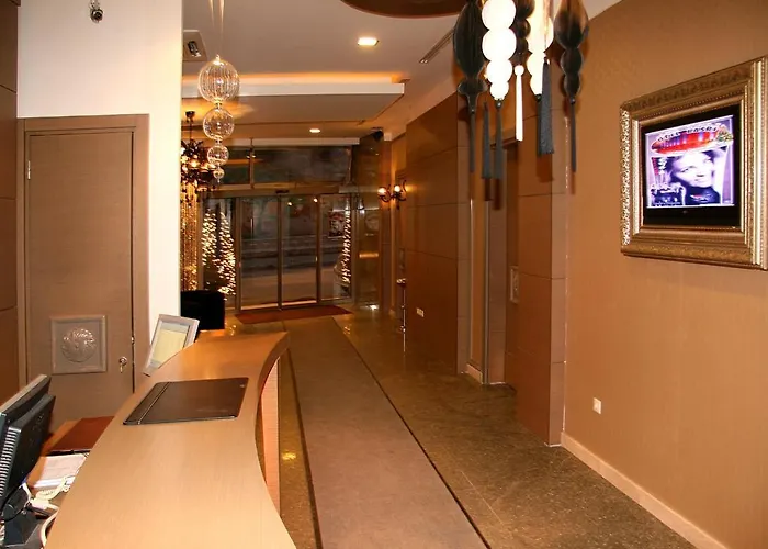 Hotel Basri باليكسير